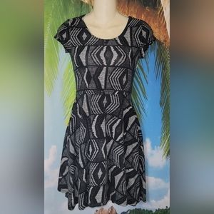 Gently used Size S black/white xcross geo dress stretch